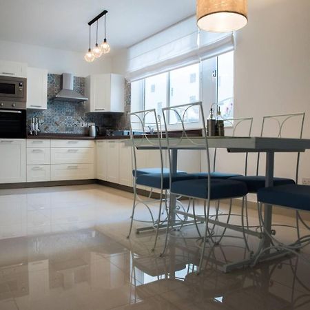 Modern 1Br Maisonette 2 Mins Away From The Beach San Pawl il-Baħar Kültér fotó